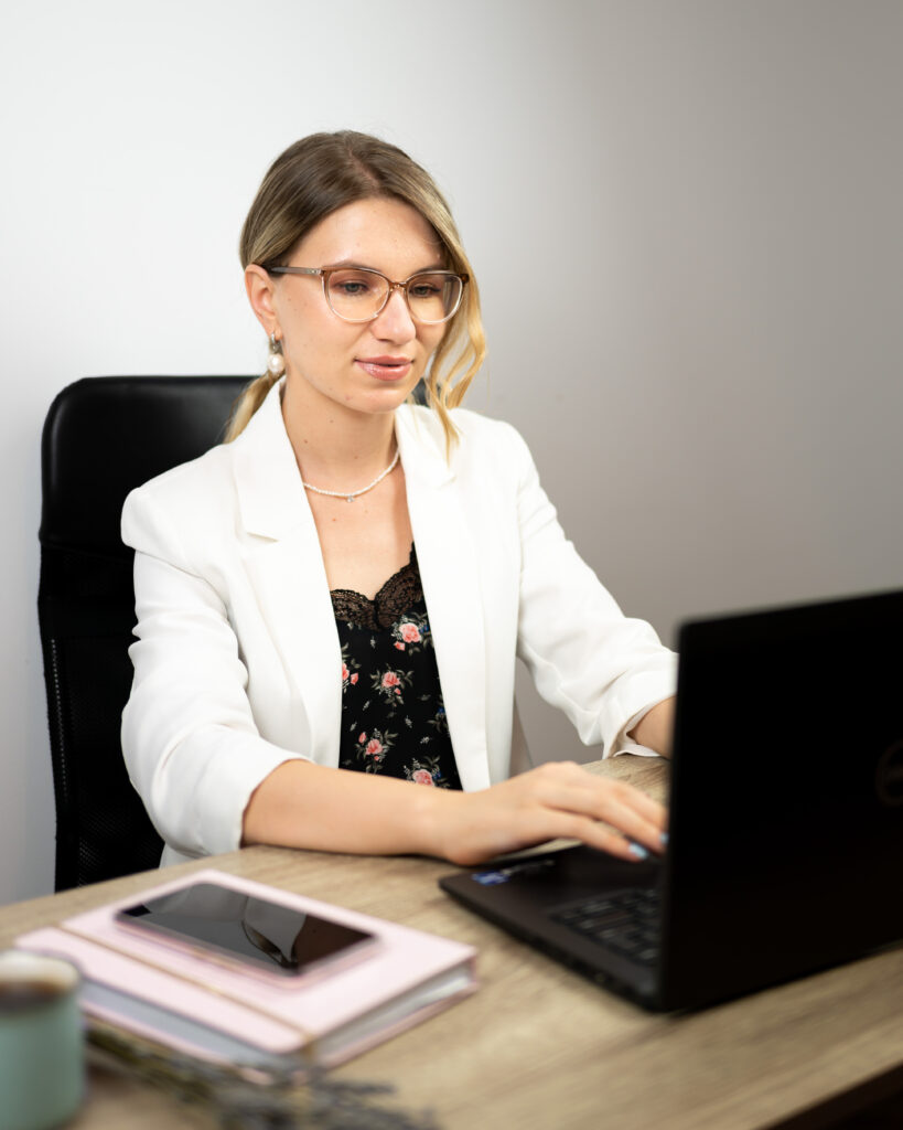 Fotografie de Branding Personal Poze Business Super Rebecca Sedinte foto Bucuresti
